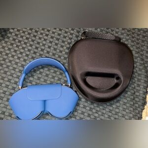 Sierra Blue Apple Airpod Max’s & Travel Case